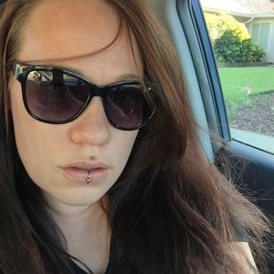 Meet your Posher, Leah